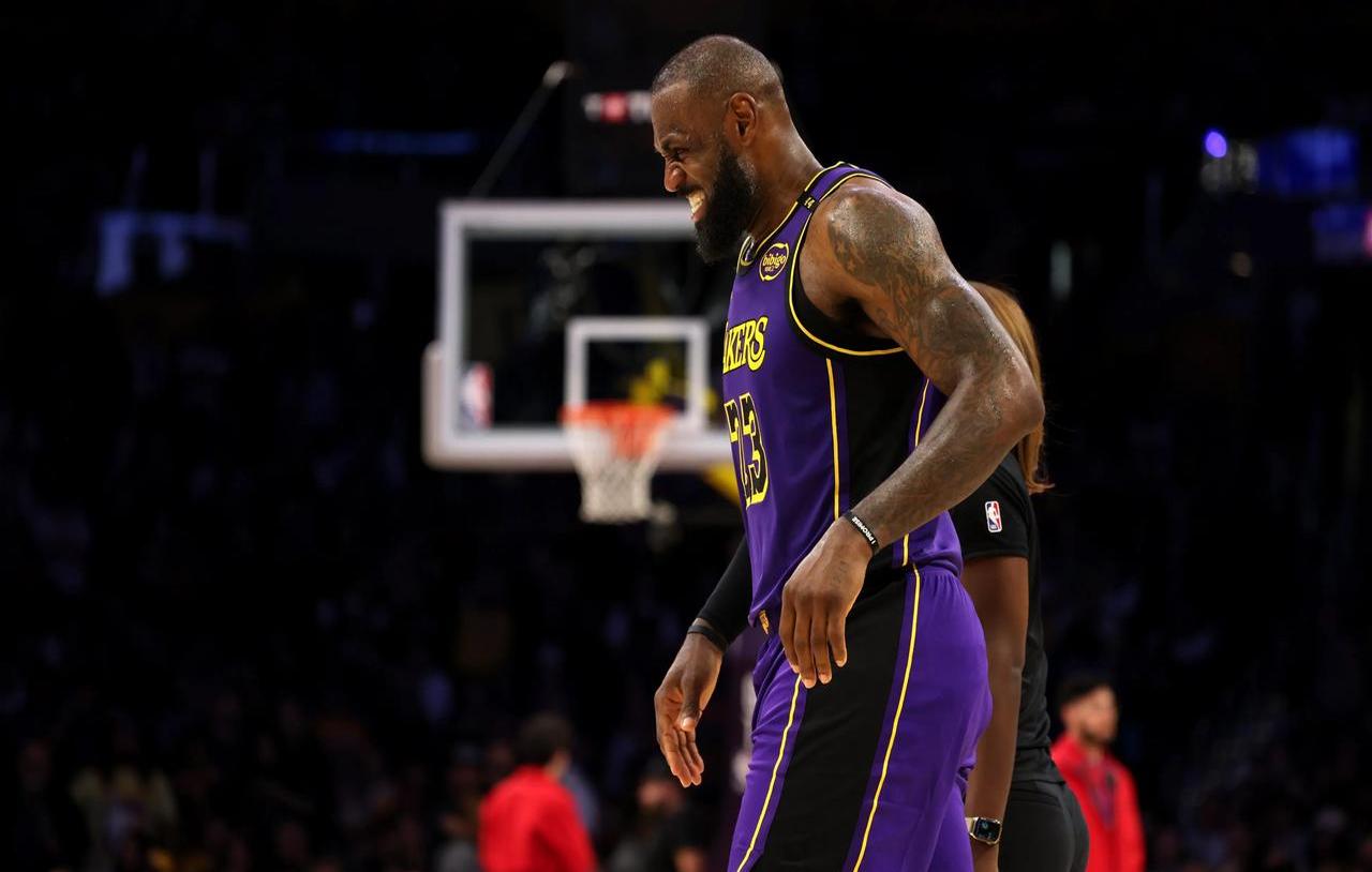 鹈鹕横扫快船，东契奇扛起全队