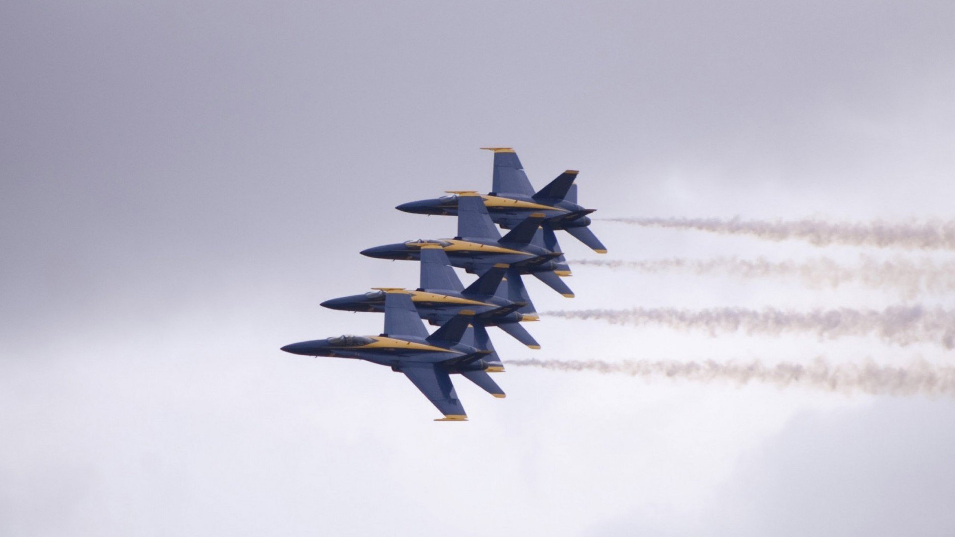 马赛重炮轰塌星月防线，久保建英的赛车在平行街道画下红线